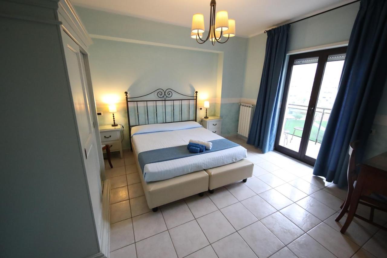 Le Terrazze B&B Formia Bagian luar foto